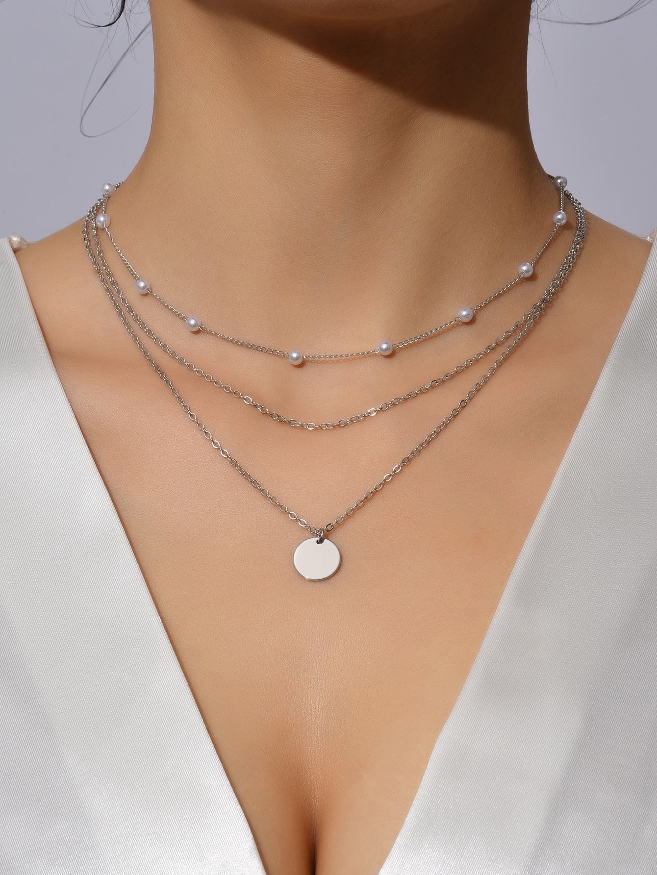 2pcs Faux Pearl Decor Round Charm Necklace